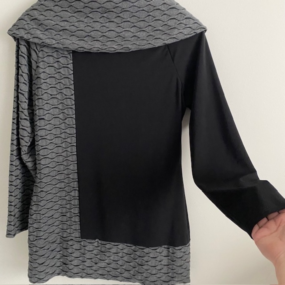 Frank Lyman Black and Gray Cowl Neck Sweater with Unique Two-Tone Design Size 12 - Picture 5 of 6